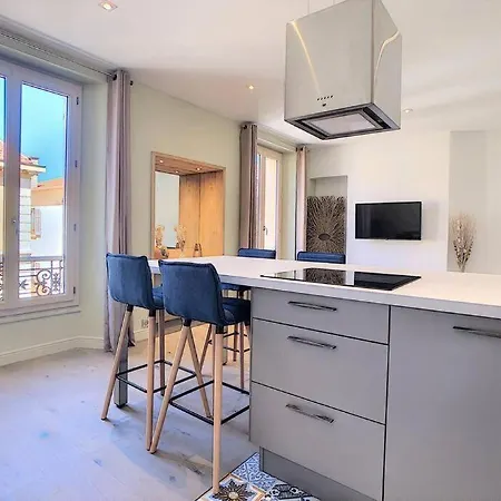 Appartement Le Spectaculaire Moderne Et Raffiné, Idéalement Situé à Deux Pas Du Palais Et Plages