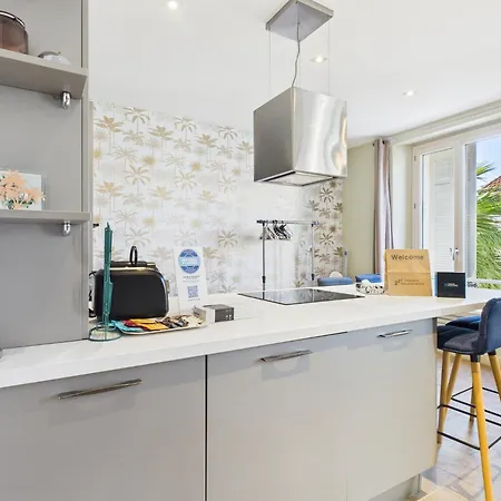 Appartement Le Spectaculaire Moderne Et Raffiné, Idéalement Situé à Deux Pas Du Palais Et Plages